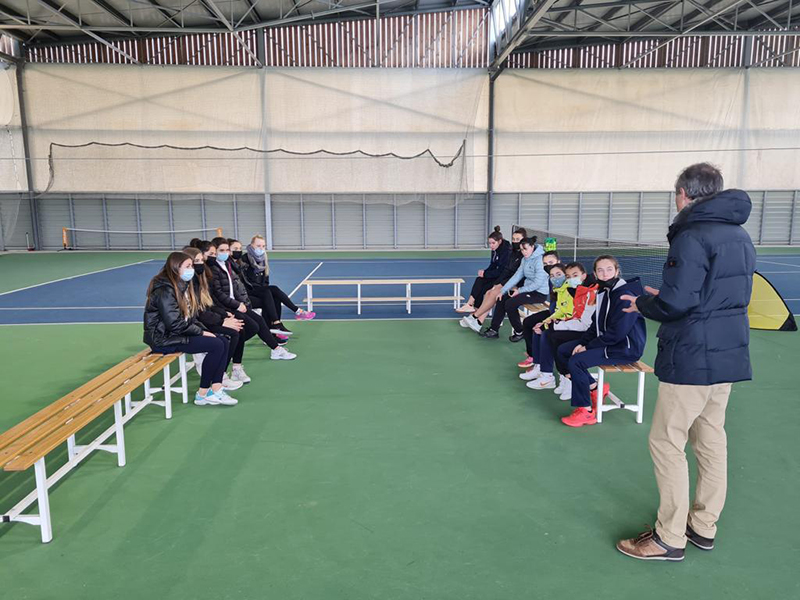 Jornadas para evitar el abandono del tenis entre las mujeres